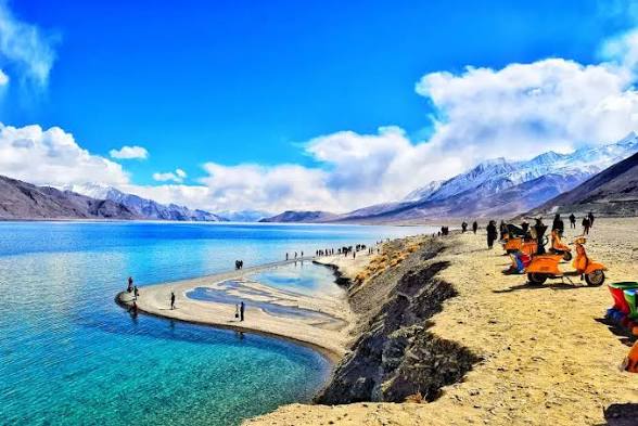 Dalhousie and Khajjiar Tour
